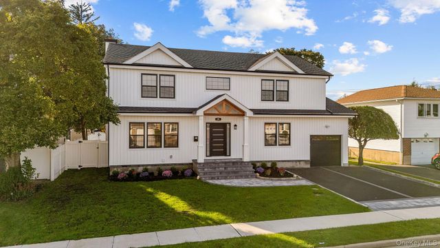 29 Melanie Lane, Syosset, NY 11791