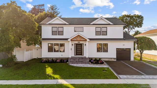 29 Melanie Lane, Syosset, NY 11791