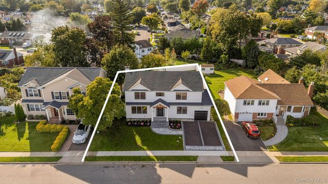 29 Melanie Lane, Syosset, NY 11791