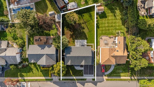 29 Melanie Lane, Syosset, NY 11791