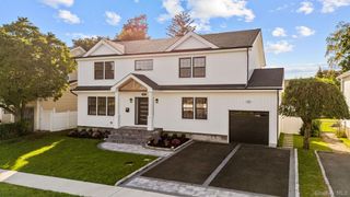 29 Melanie Lane, Syosset, NY 11791