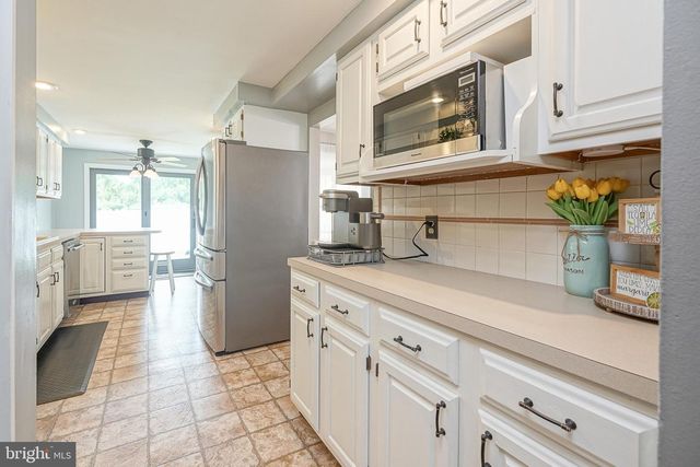 8 PATERSON AVE, Pennsville, NJ 08070