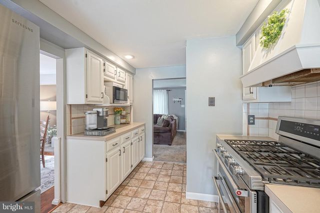 8 PATERSON AVE, Pennsville, NJ 08070