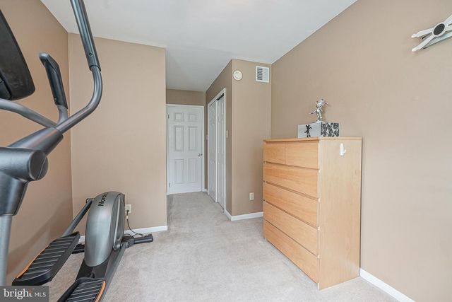 8 PATERSON AVE, Pennsville, NJ 08070