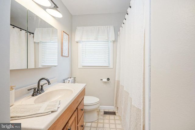8 PATERSON AVE, Pennsville, NJ 08070