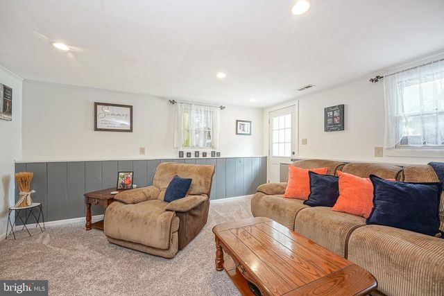 8 PATERSON AVE, Pennsville, NJ 08070