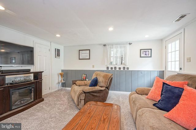 8 PATERSON AVE, Pennsville, NJ 08070