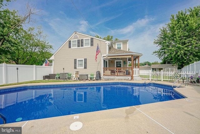 8 PATERSON AVE, Pennsville, NJ 08070