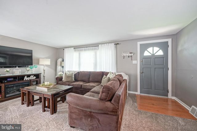 8 PATERSON AVE, Pennsville, NJ 08070