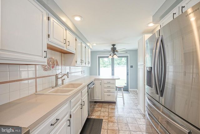 8 PATERSON AVE, Pennsville, NJ 08070