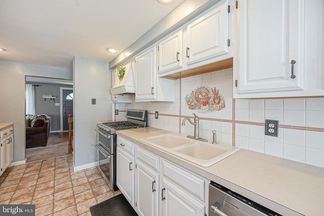8 PATERSON AVE, Pennsville, NJ 08070