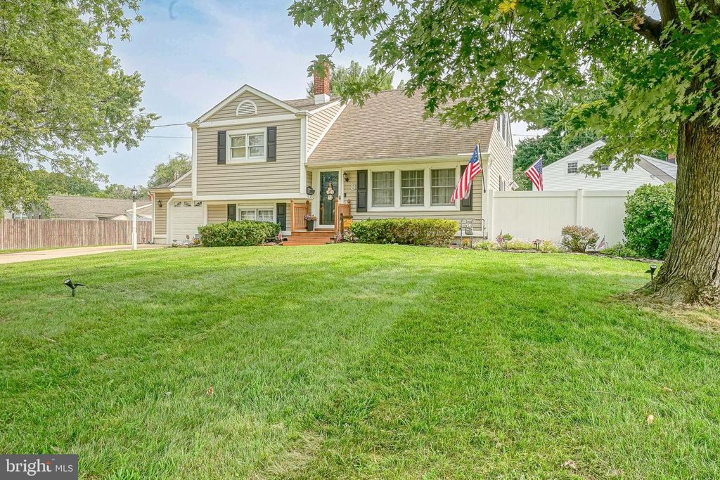 8 PATERSON AVE, Pennsville, NJ 08070