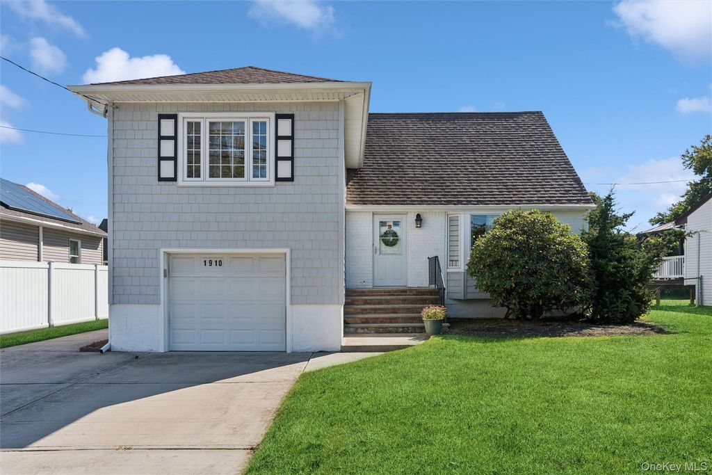 1910 N Jerusalem Road, Bellmore, NY 11710 — exterior