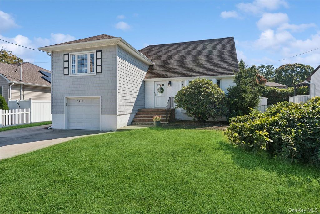 1910 N Jerusalem Road, Bellmore, NY 11710 — photo 3