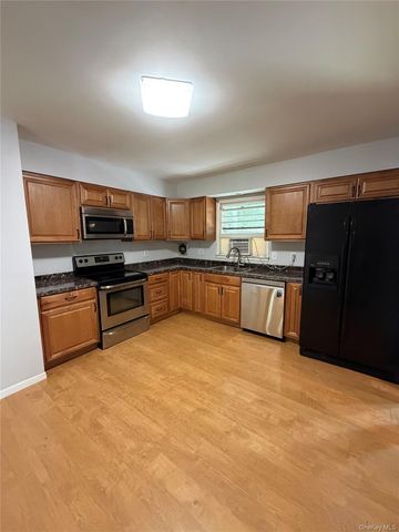 230 Roosevelt Road, Hyde Park, NY 12538