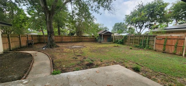 2821 Windy Drive, Commerce, TX 75428