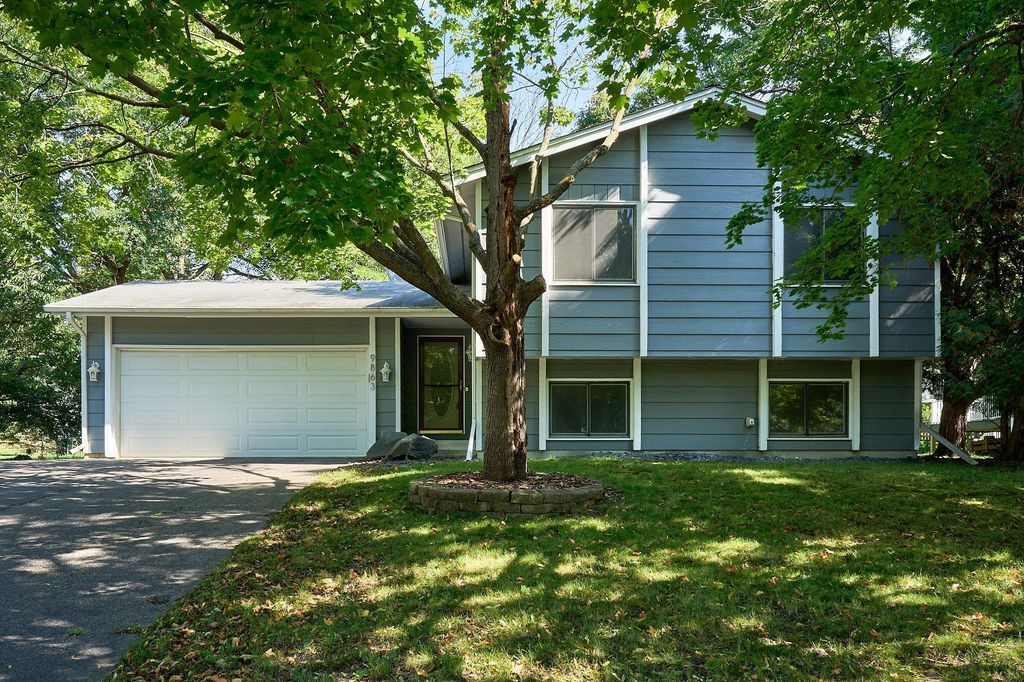 9863 Balmoral Lane, Eden Prairie, MN 55347