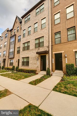 20687 HERON LANDING DR, Sterling, VA 20166