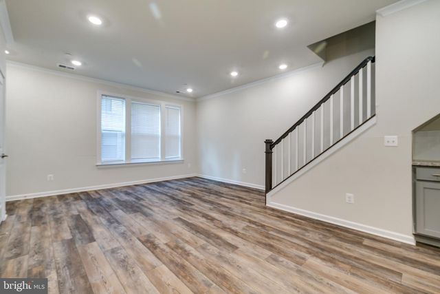 20687 HERON LANDING DR, Sterling, VA 20166