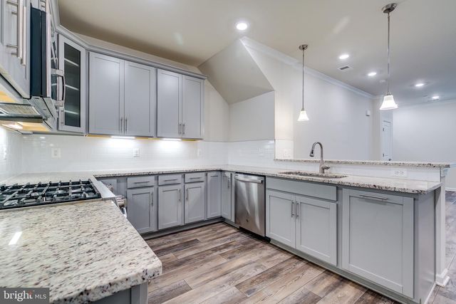 20687 HERON LANDING DR, Sterling, VA 20166