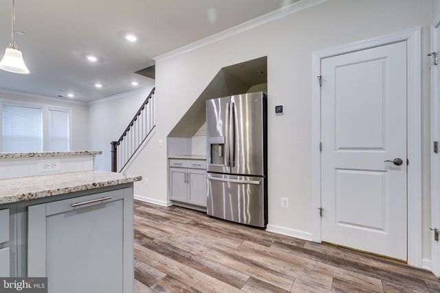 20687 HERON LANDING DR, Sterling, VA 20166