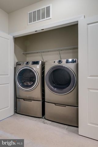 20687 HERON LANDING DR, Sterling, VA 20166