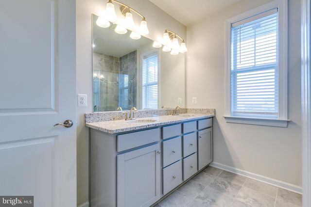 20687 HERON LANDING DR, Sterling, VA 20166