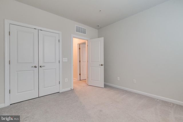 20687 HERON LANDING DR, Sterling, VA 20166