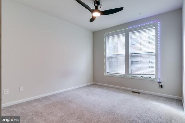 20687 HERON LANDING DR, Sterling, VA 20166