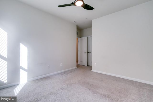 20687 HERON LANDING DR, Sterling, VA 20166