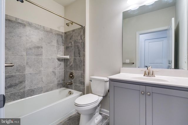 20687 HERON LANDING DR, Sterling, VA 20166