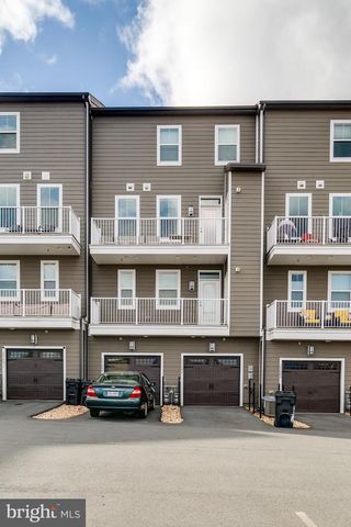 20687 HERON LANDING DR, Sterling, VA 20166