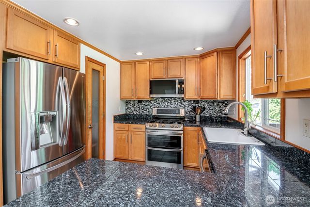 7304 NE 143rd Street, Kenmore, WA 98028