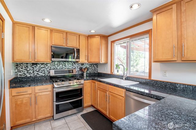 7304 NE 143rd Street, Kenmore, WA 98028