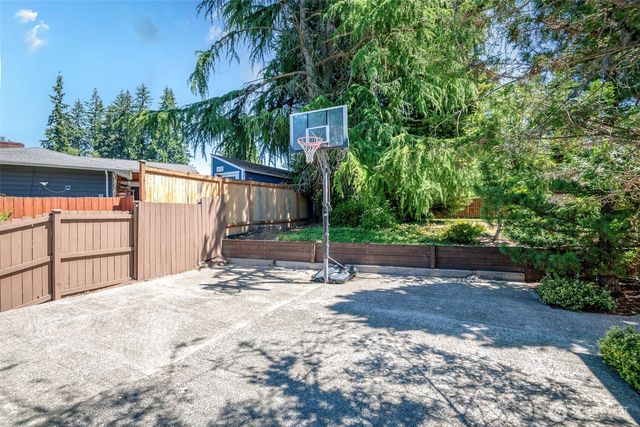 7304 NE 143rd Street, Kenmore, WA 98028