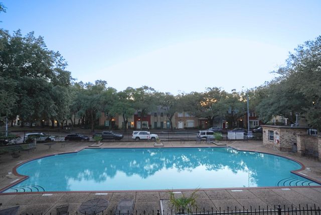 5216 Arboles Drive 10, Houston, TX 77035