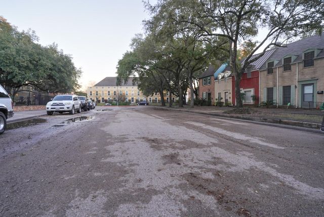 5216 Arboles Drive 10, Houston, TX 77035