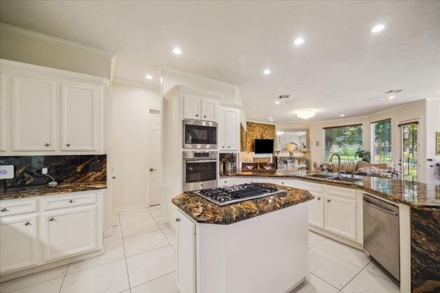14 Lake Mist Court, Sugar Land, TX 77479