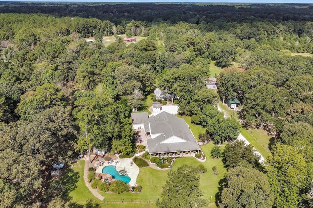 235 Caravella Court, Livingston, TX 77351