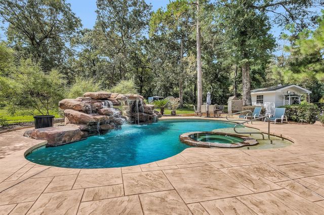 235 Caravella Court, Livingston, TX 77351