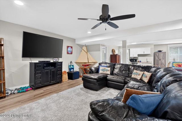 3914 Jefferson Park Pl, Jeffersontown, KY 40299