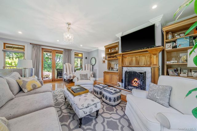 8 Jackson Avenue, East Quogue, NY 11942