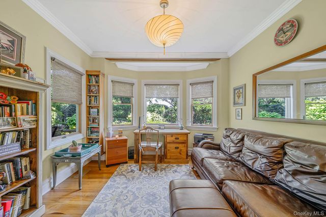 8 Jackson Avenue, East Quogue, NY 11942