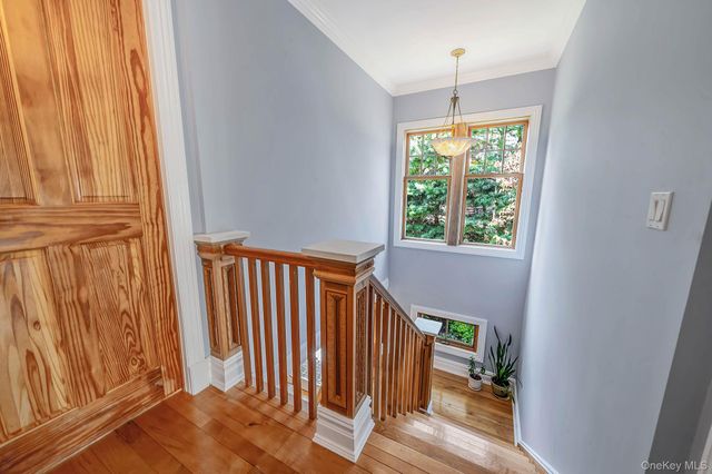 8 Jackson Avenue, East Quogue, NY 11942