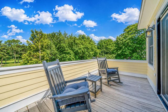 8 Jackson Avenue, East Quogue, NY 11942