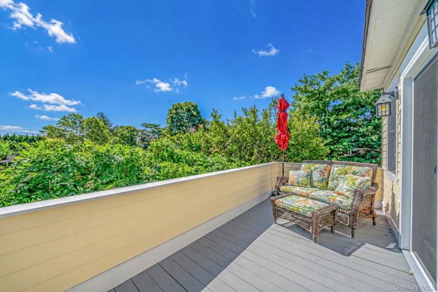 8 Jackson Avenue, East Quogue, NY 11942