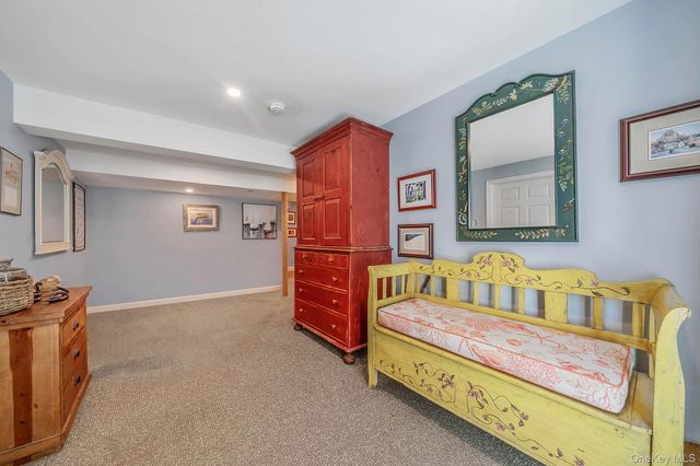 8 Jackson Avenue, East Quogue, NY 11942