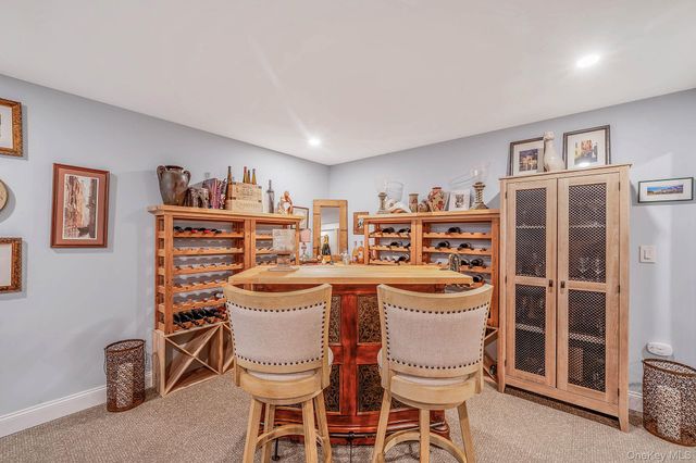 8 Jackson Avenue, East Quogue, NY 11942