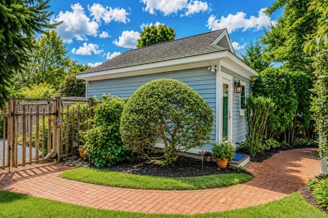8 Jackson Avenue, East Quogue, NY 11942