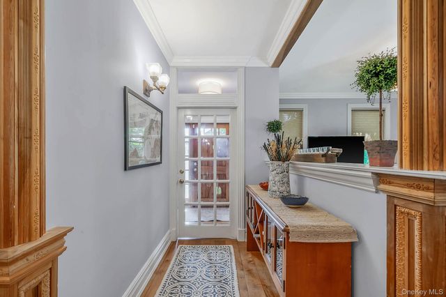 8 Jackson Avenue, East Quogue, NY 11942